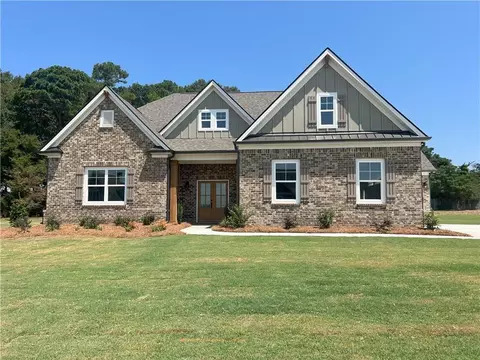 108 Wicklow Ct, Hoschton, GA 30548