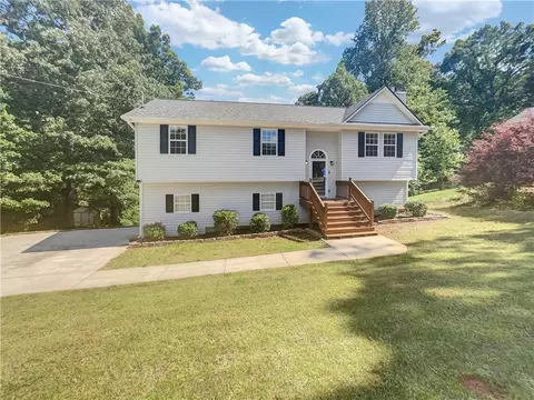 231 Salley Duke Dr, Whitesburg, GA 30185
