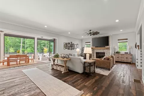 668 Bit Oluck Dr, Suwanee, GA 30024 photo 16
