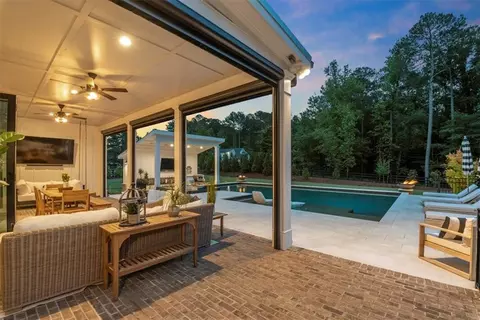 668 Bit Oluck Dr, Suwanee, GA 30024 photo 56