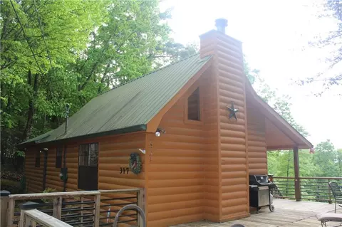 317 Amy Creek Cir, Ellijay, GA 30540