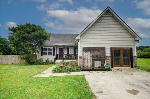 179 Chestnut Ln SE, Calhoun, GA 30701