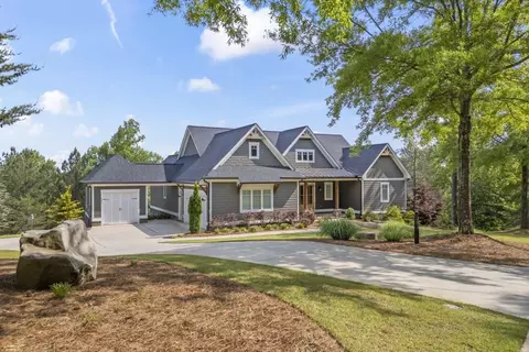 383 Currahee Club Dr, Toccoa, GA 30577