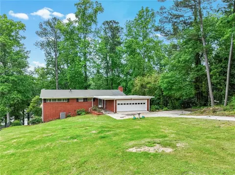 2862 Jodeco Dr, Jonesboro, GA 30236