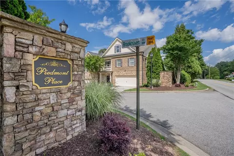 402 Brookhaven Ct, Gainesville, GA 30501