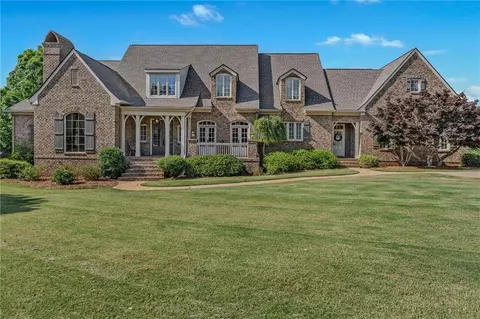 102 Equestrian Dr, Forsyth, GA 31029