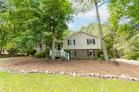4261 Autumn Lake Dr, Buford, GA 30519