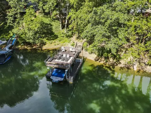 9000 Hawks Cove Rd, Gainesville, GA 30506