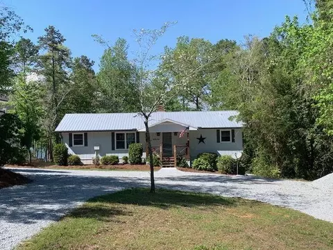 41 Breezy Pt, Hartwell, GA 30643