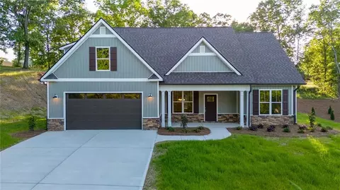 141 Savannah St SE, Calhoun, GA 30701