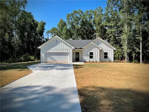 69 Farm Ln, Royston, GA 30662