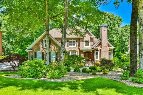 1069 Laurel Grove Ct, Suwanee, GA 30024
