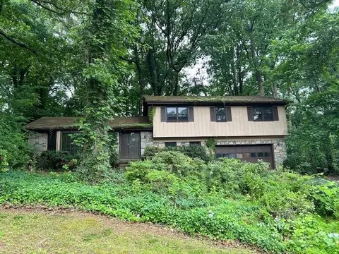 459 Hickory Hills Dr, Stone Mountain, GA 30083
