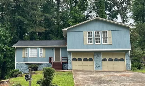 216 S Rockborough Ct, Stone Mountain, GA 30083