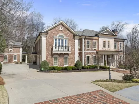 565 Chestnut Rose Ln, Sandy Springs, GA 30327