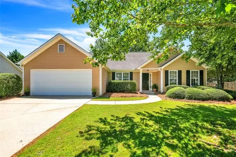 393 Silverthorn Dr NW, Marietta, GA 30064