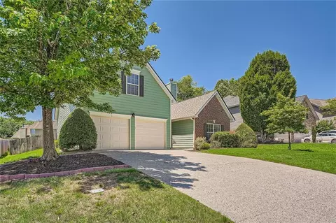 365 Fairpointe Pl, Suwanee, GA 30024 photo 2