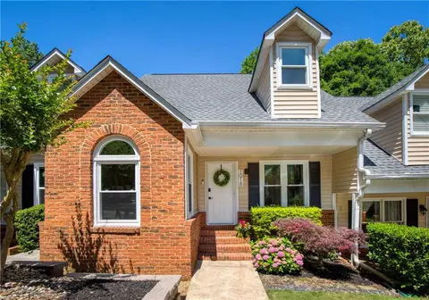 1018 Sasha Ln, Roswell, GA 30075