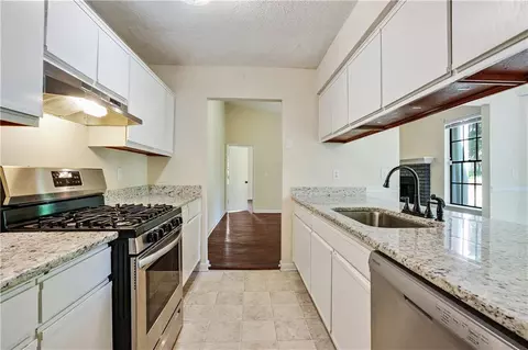 6686 Doublegate Ln, Rex, GA 30273 photo 8