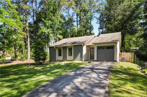6686 Doublegate Ln, Rex, GA 30273