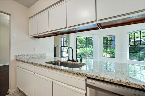 6686 Doublegate Ln, Rex, GA 30273 photo 10