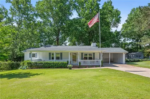 6481 Chickasaw Dr, Douglasville, GA 30135