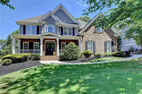 400 Big Bend Trl, Sugar Hill, GA 30518