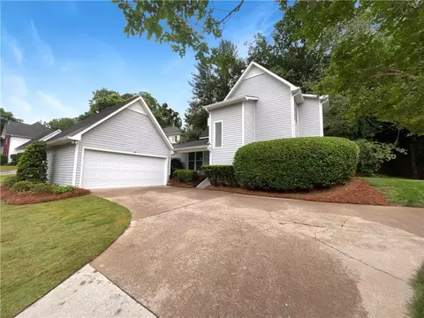 591 Long Oak Dr, Gainesville, GA 30501