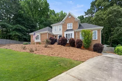 135 Bent Oak Way, Suwanee, GA 30024