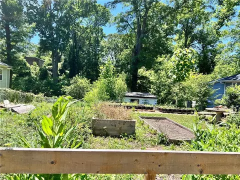 1094 White Oak Ave SW, Atlanta, GA 30310