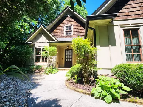 2057 Kingswood Dr, Marietta, GA 30066