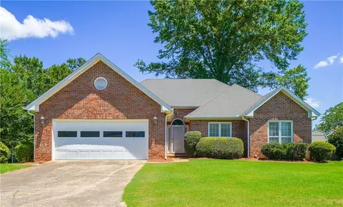 6 Saddlebrook Dr, Cartersville, GA 30120