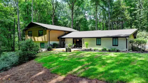 2310 Oxbow Cir, Stone Mountain, GA 30087