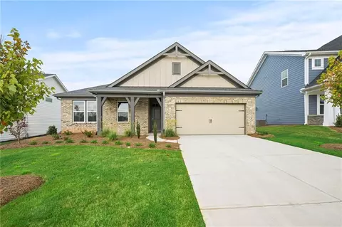 618 Crystal Lake Pkwy, Hoschton, GA 30548