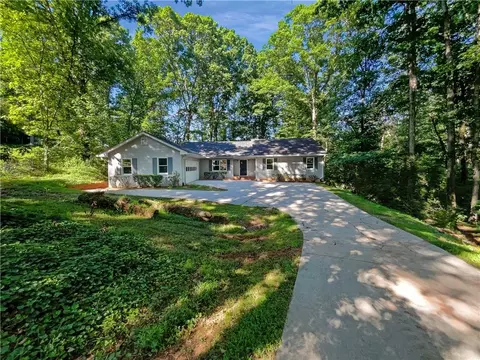 4488 Hidden Oaks Dr, Flowery Branch, GA 30542