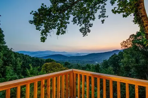 753 Matterhorn Dr, Sautee Nacoochee, GA 30571