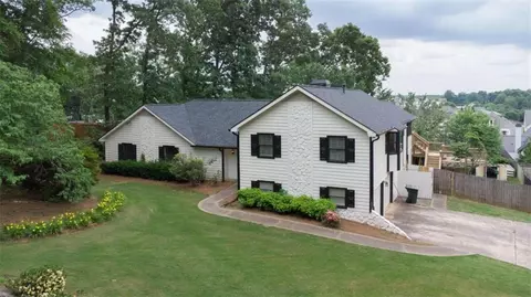 5625 Sourwood Rd, Cumming, GA 30040