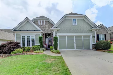 6719 Black Fox Dr, Hoschton, GA 30548