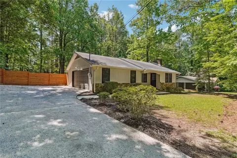 300 Sharon Dr, Fayetteville, GA 30214