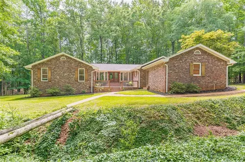 145 Horseshoe Cir, Fayetteville, GA 30215