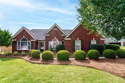 211 Sandhurst Ct, Suwanee, GA 30024