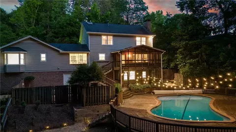2450 Fontainebleau Dr, Dunwoody, GA 30360
