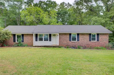 21 Woodland Dr, Locust Grove, GA 30248
