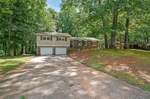 5074 Bramblewood Dr, Acworth, GA 30102