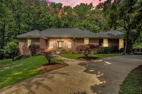 110 Ellenwood Ct, Fayetteville, GA 30215
