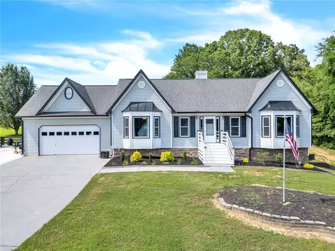 114 Hunters Trl SE, Calhoun, GA 30701