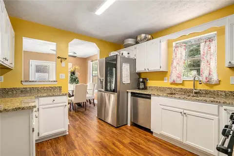 85 Plantation Ln, Locust Grove, GA 30248