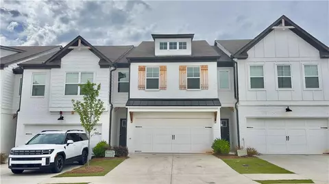 67 Auburn Woods Dr, Auburn, GA 30011