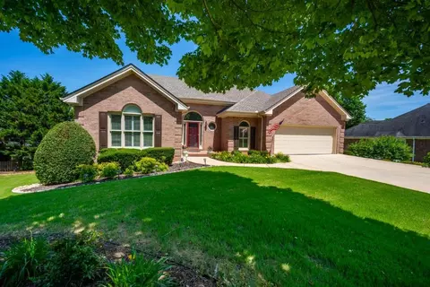 945 Knoll Crest Ct, Alpharetta, GA 30004