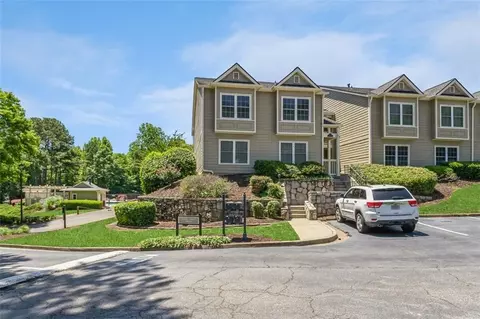 12 Lakes Edge Dr SE, Smyrna, GA 30080
